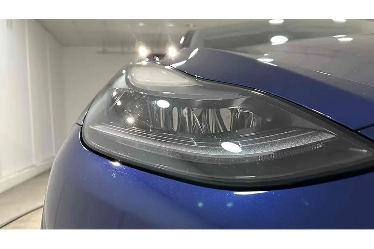 2022-tesla-model-y-e-long-range-big-13