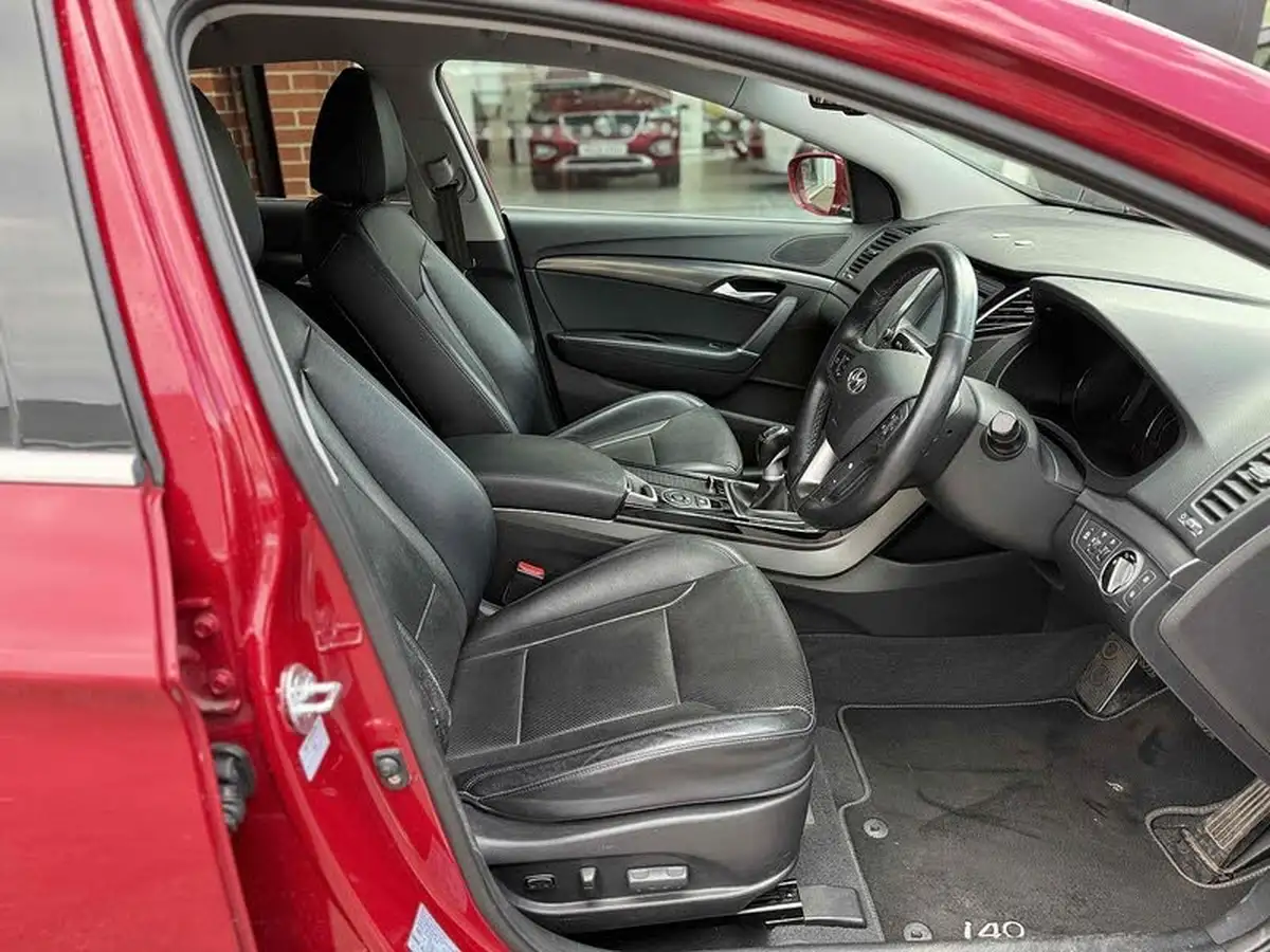 2017-hyundai-i40-17crdi-se-nav-business-141ps-tourer-5d-big-13