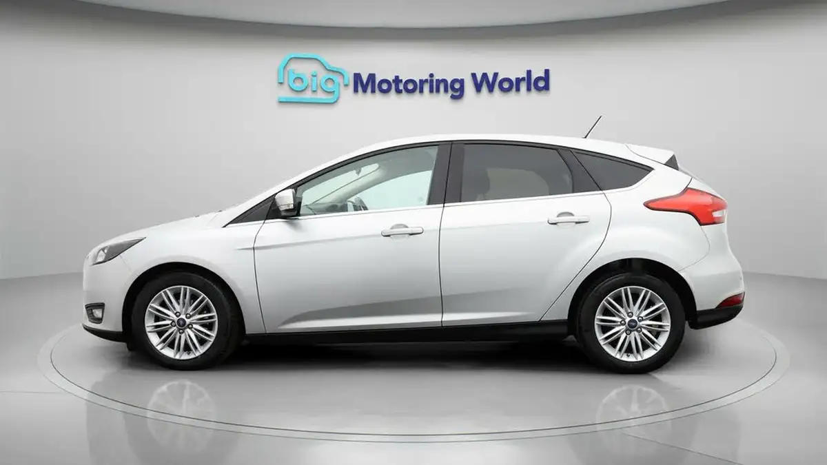 2018-ford-focus-10t-zetec-edition-125ps-hatchback-auto-big-3
