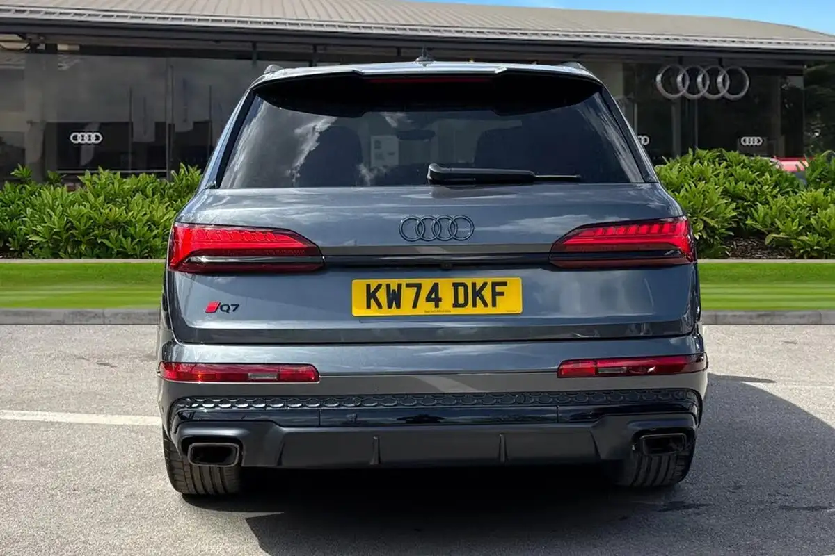 2025-audi-q7-30-50-tdi-black-edition-big-3