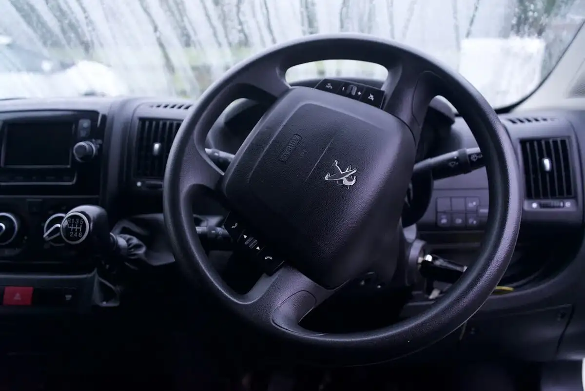 2019-peugeot-boxer-22-bluehdi-professional-335-l3-h2-panel-big-22