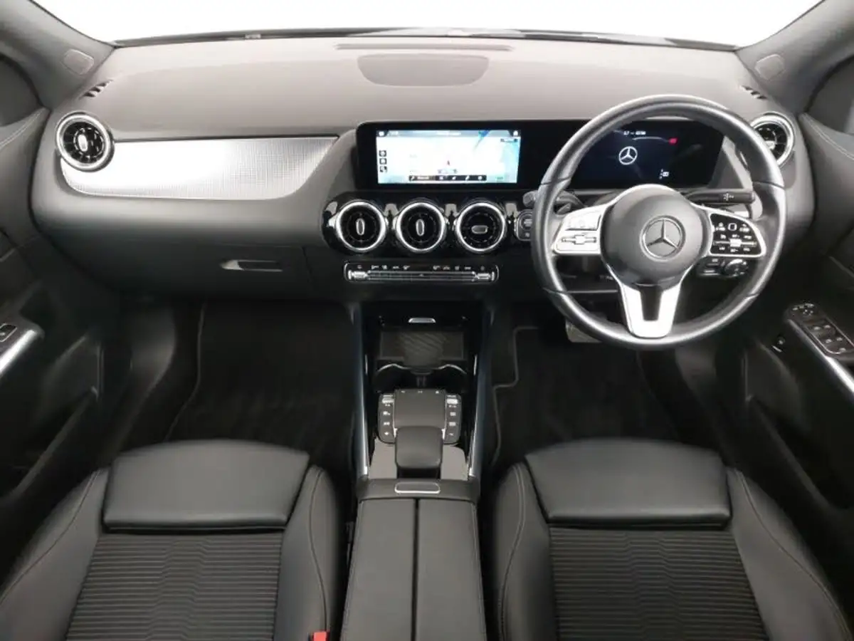 2021-mercedes-benz-gla-class-20d-gla-200d-sport-executive-big-3