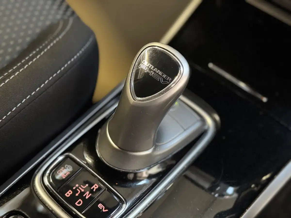2020-mitsubishi-outlander-24-reflex-plus-commercial-big-17