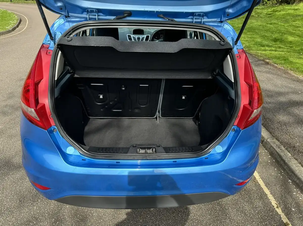 2009-ford-fiesta-125-zetec-5d-big-6