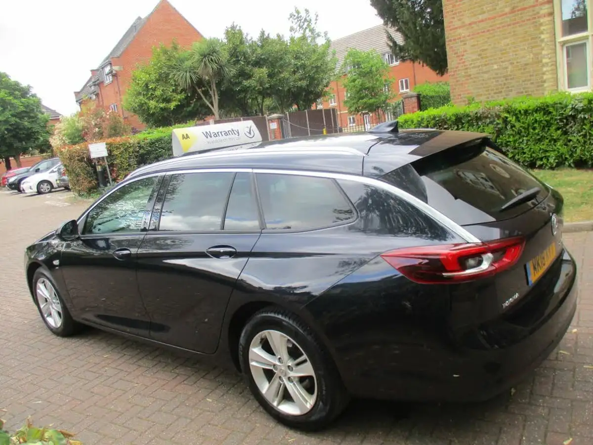 2018-vauxhall-insignia-sports-tourer-15-turbo-sri-big-10