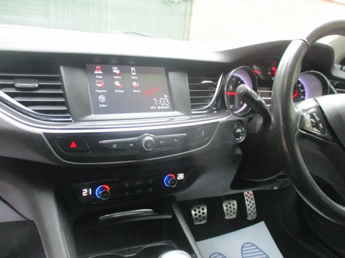 2018-vauxhall-insignia-sports-tourer-15-turbo-sri-big-33