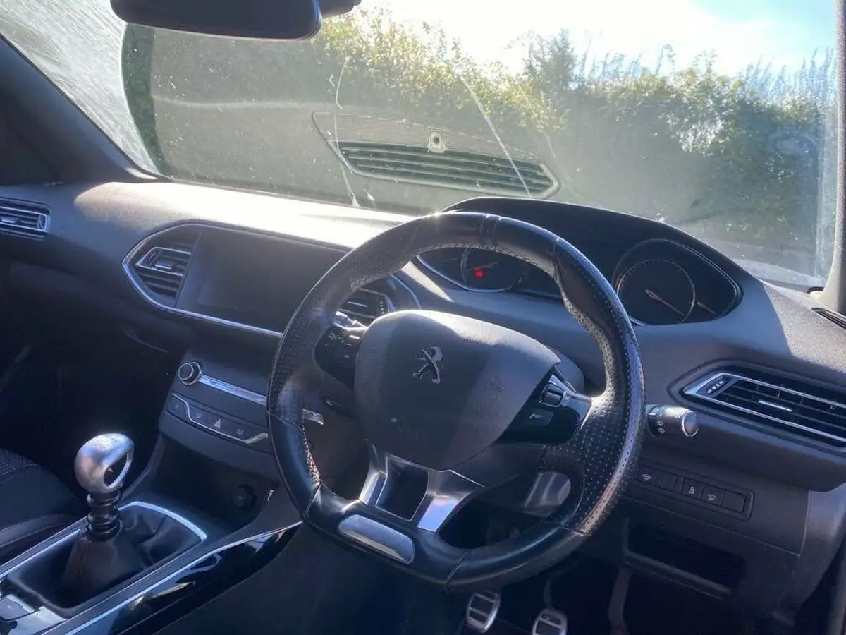 2017-peugeot-308-12-puretech-gt-line-big-10