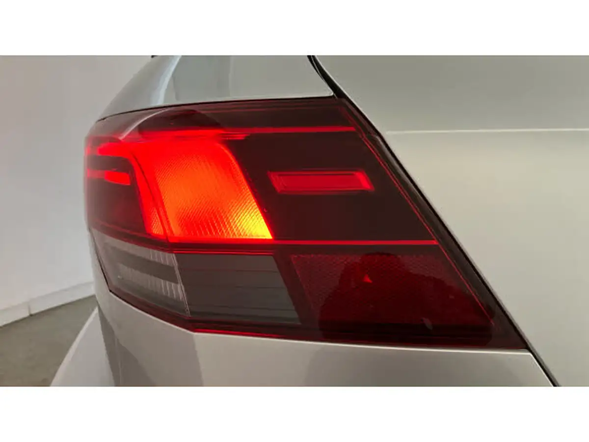 2023-volkswagen-golf-15-tsi-life-130ps-hatchback-big-23
