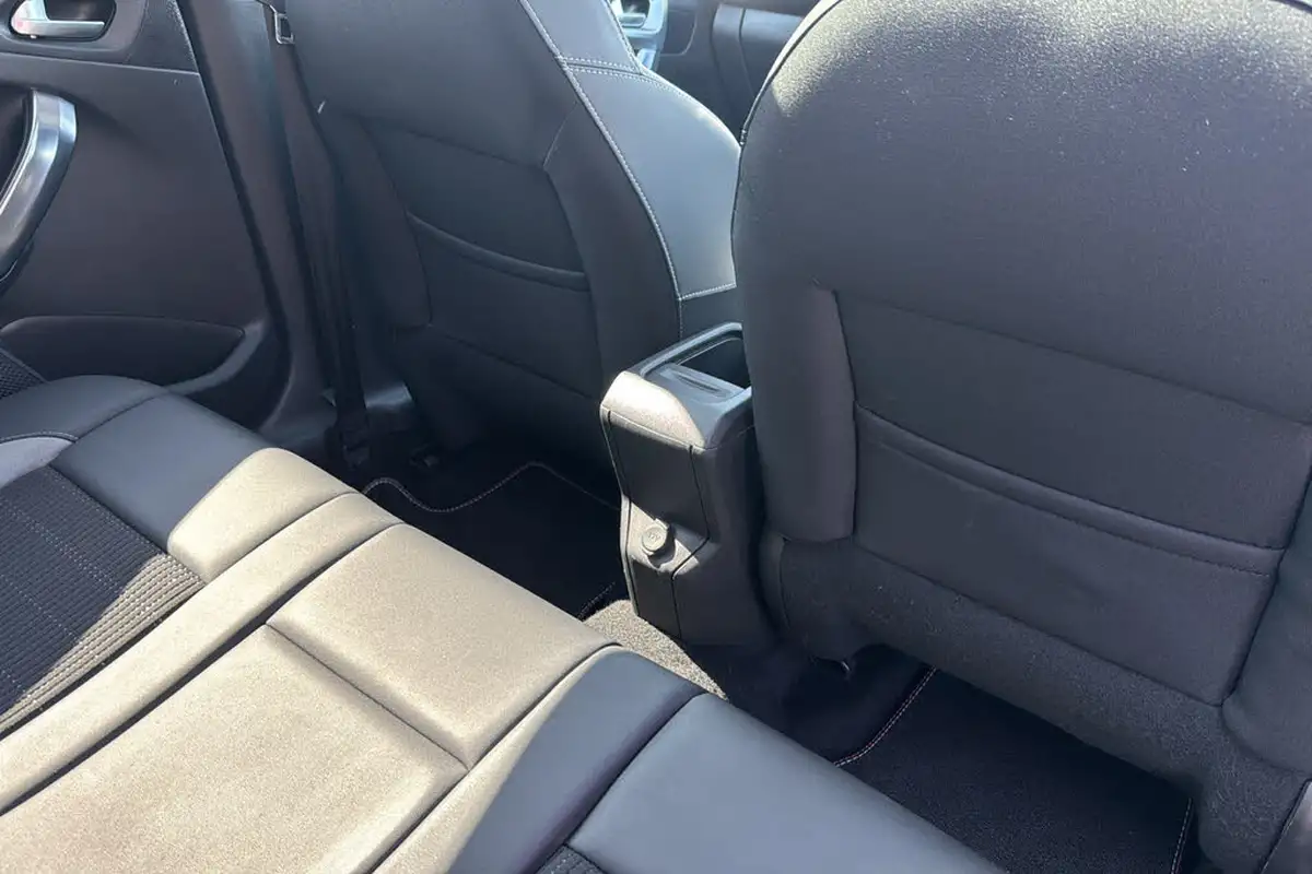 2018-peugeot-2008-suv-12-puretech-allure-premium-ss-big-25