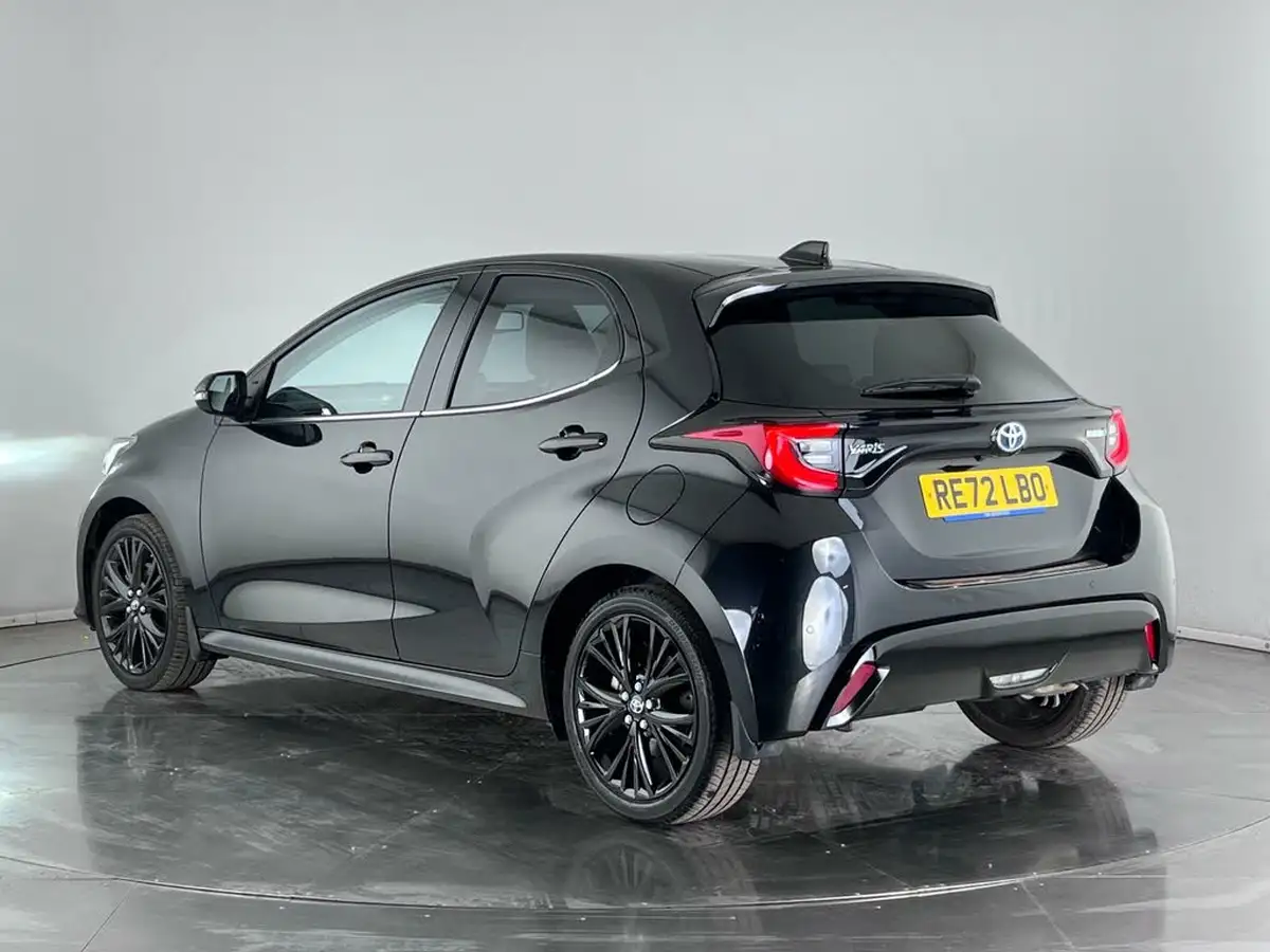 2022-toyota-yaris-cross-15-vvt-i-excel-city-packpan-roof-big-2