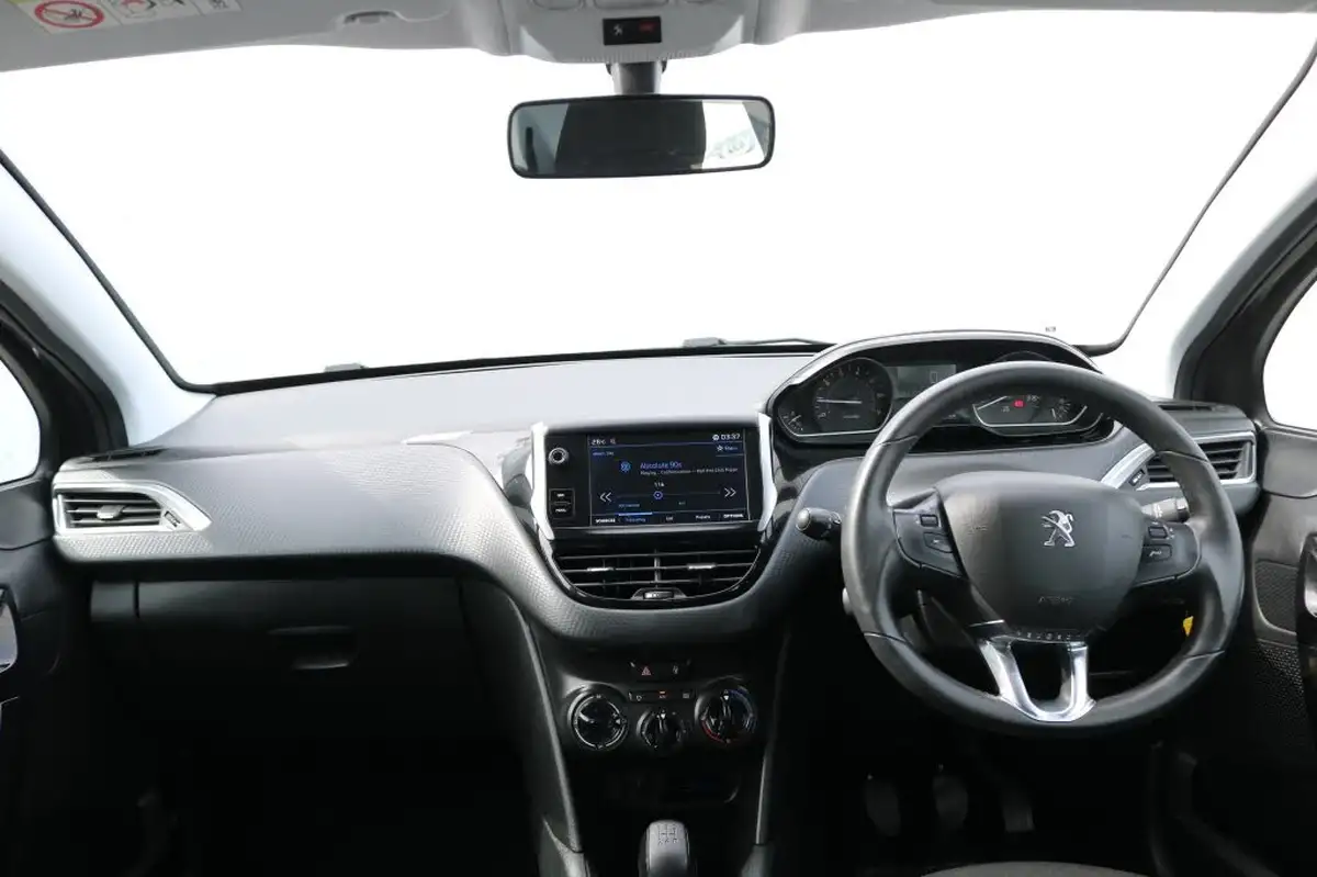 2019-peugeot-208-12-puretech-active-82bhp-ss-big-15