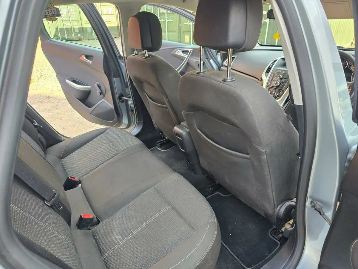 2012-vauxhall-astra-16-sri-vvt-16v-115ps-hatchback-5d-big-26