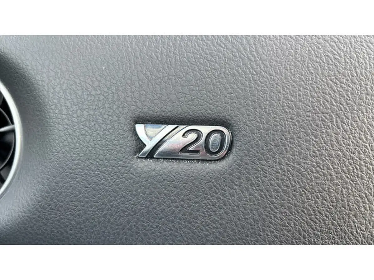 2020-toyota-yaris-15-vvt-i-y20-98bhp-hybrid-1497cc-e-cvt-big-27
