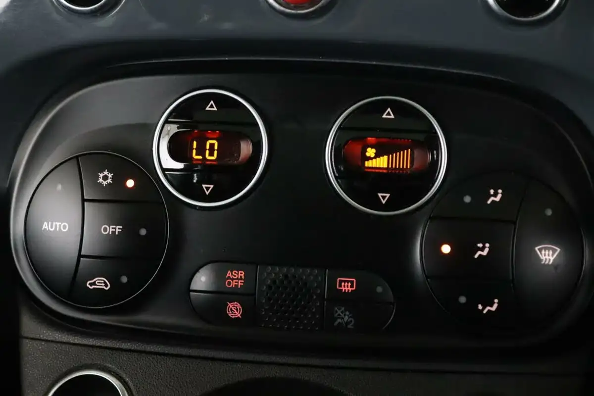 2021-fiat-500-10-launch-edition-big-23