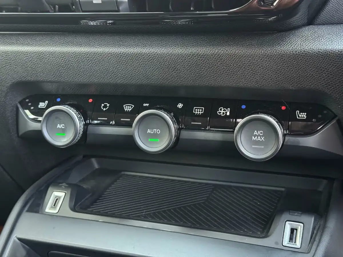 2022-citroen-c4-12-puretech-c-series-edition-eat8-big-20