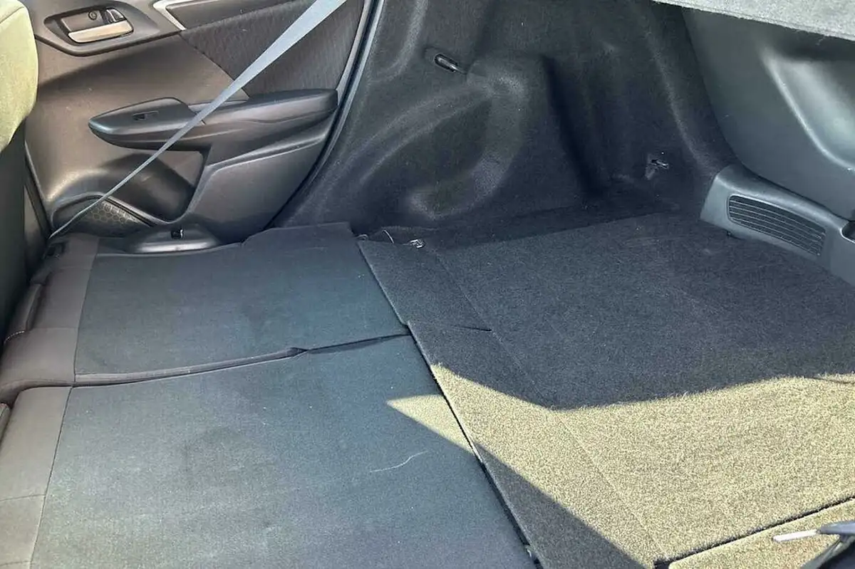 2019-honda-jazz-15-i-vtec-sport-navi-cvt-big-29