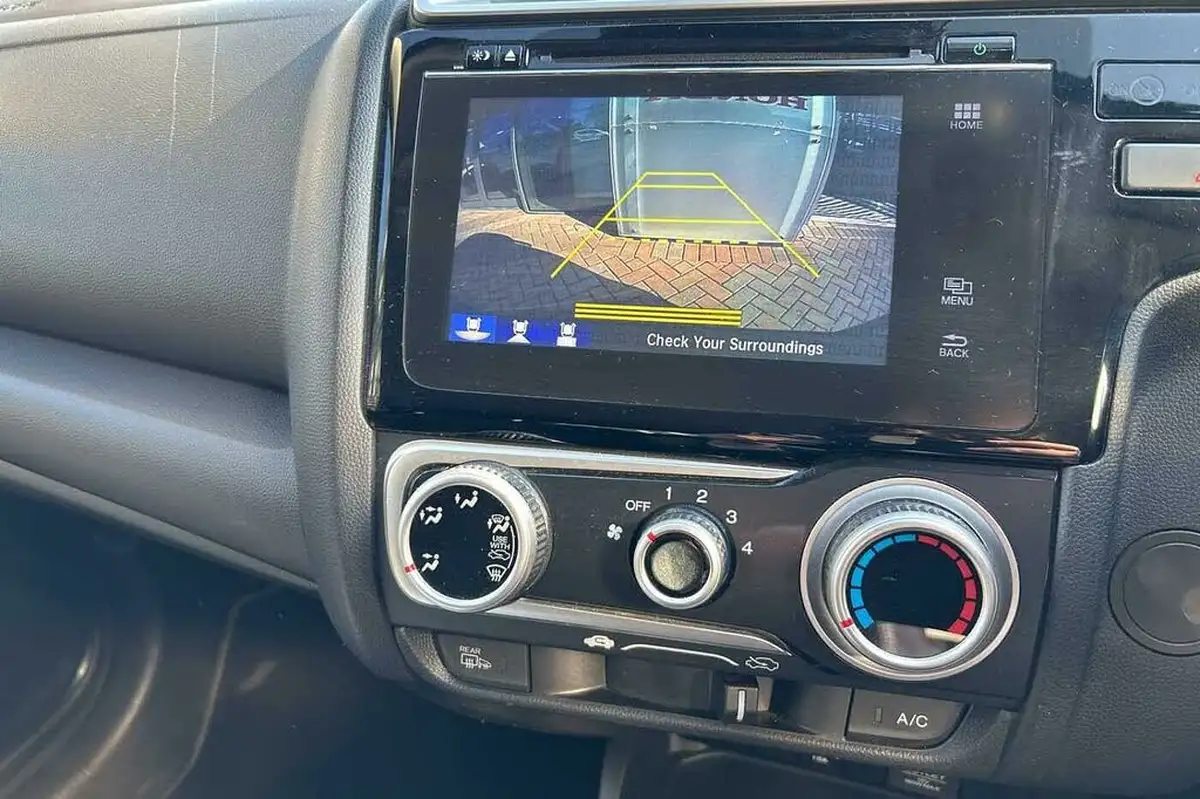 2019-honda-jazz-15-i-vtec-sport-navi-cvt-big-20