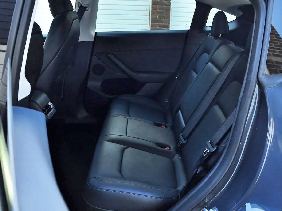 2022-tesla-model-y-e-long-range-big-62