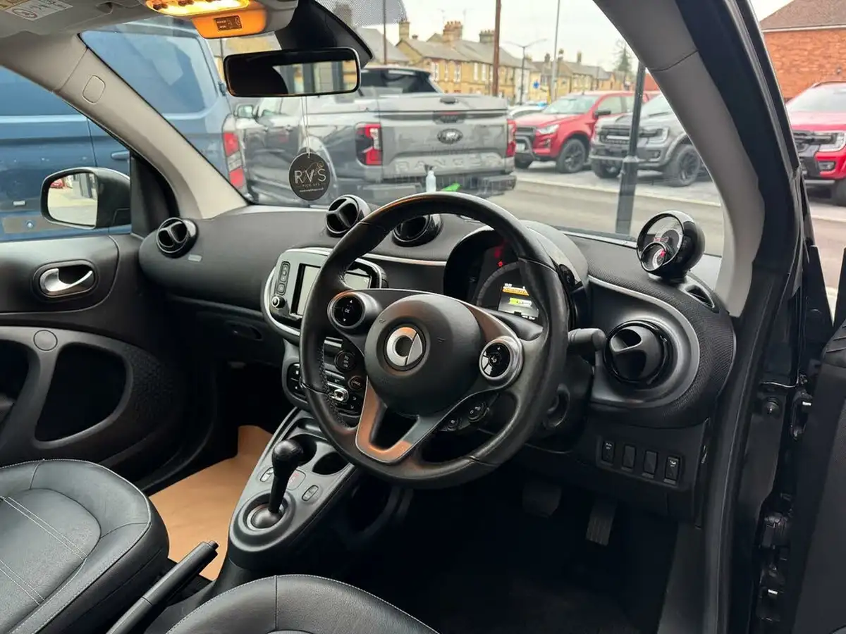 2019-smart-fortwo-big-10