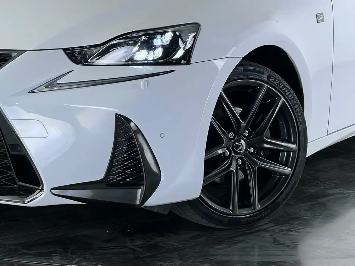 2017-lexus-is-300h-25-f-sport-big-47