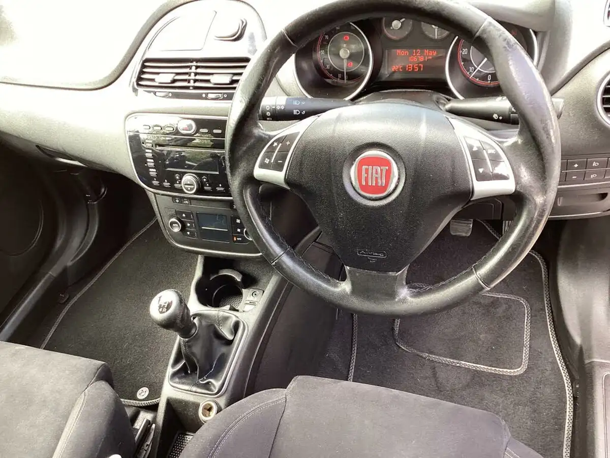 2013-fiat-punto-14-gbt-105bhp-multiair-5d-big-11