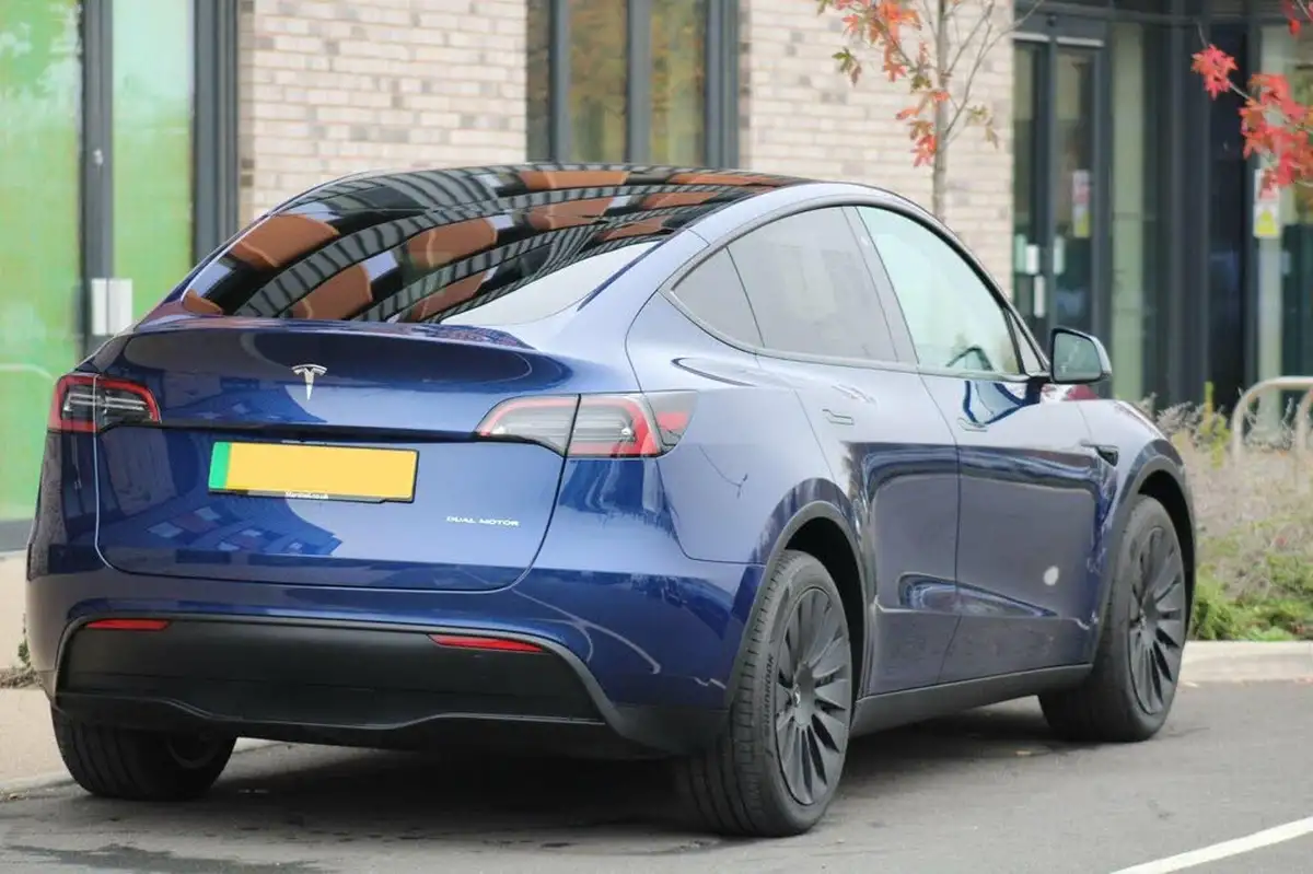 2023-tesla-model-y-e-long-range-big-2