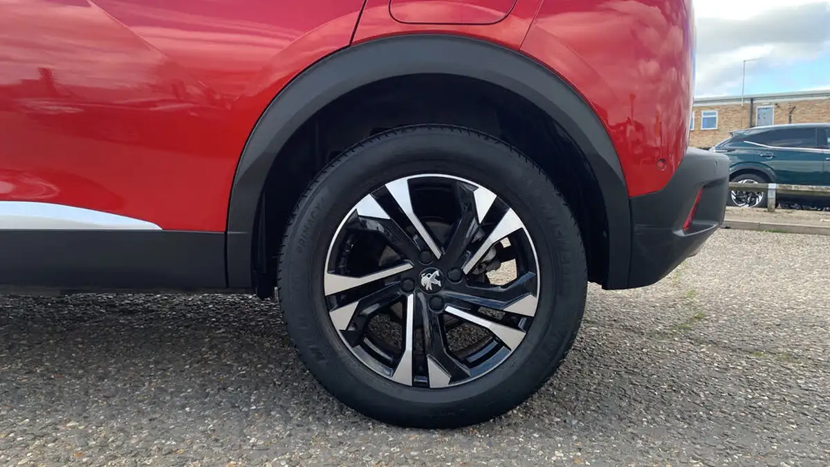 2021-peugeot-2008-suv-12-puretech-gt-big-14