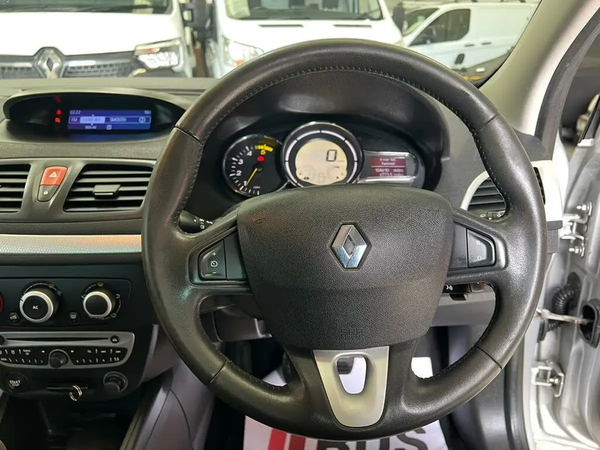 2009-renault-megane-15td-dynamique-106-coupe-2d-big-15
