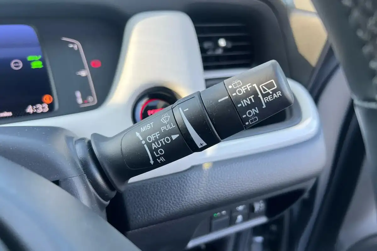 2020-honda-jazz-15-i-mmd-ex-big-21