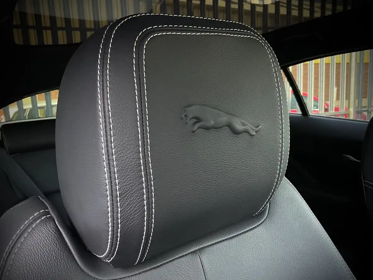 2021-jaguar-i-pace-ev400-black-big-41