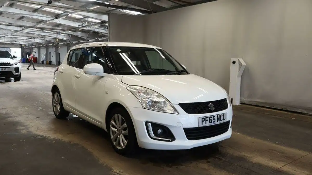 2015-suzuki-swift-12-sz3-5d-big-13