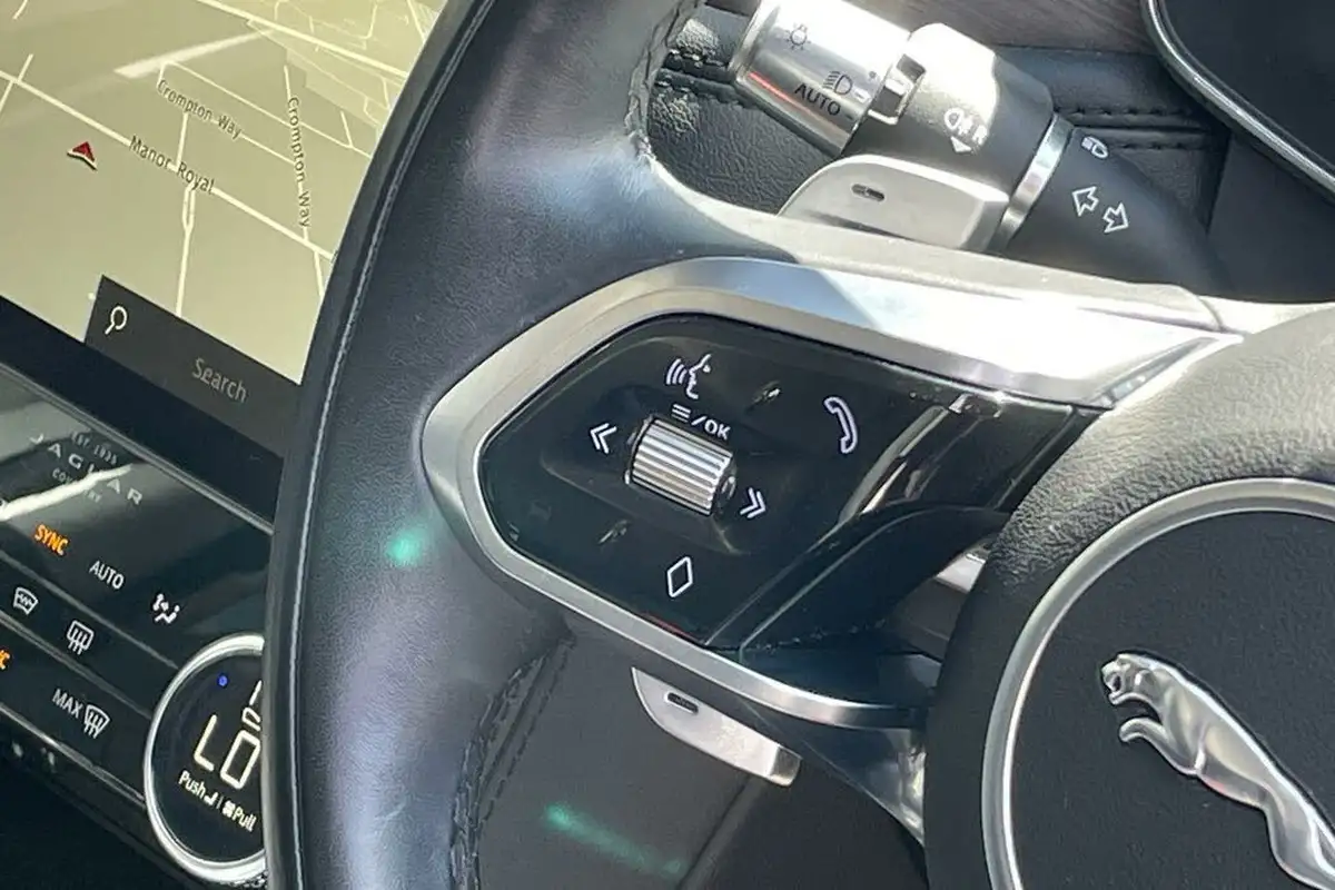 2021-jaguar-f-pace-20-d200-s-mhev-big-43