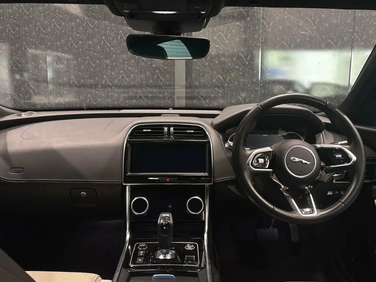 2020-jaguar-xe-20d-r-dynamic-s-big-12