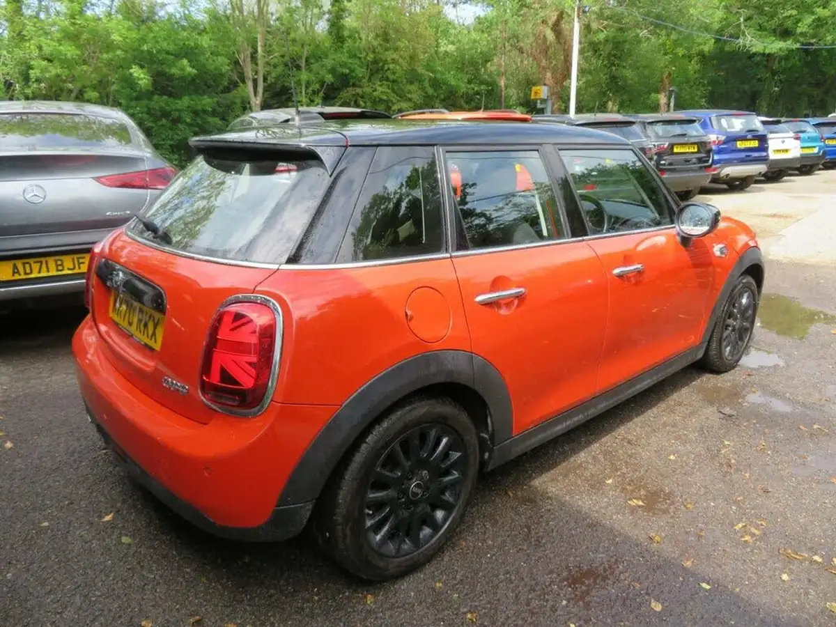 2020-mini-countryman-15-cooper-classic-big-3