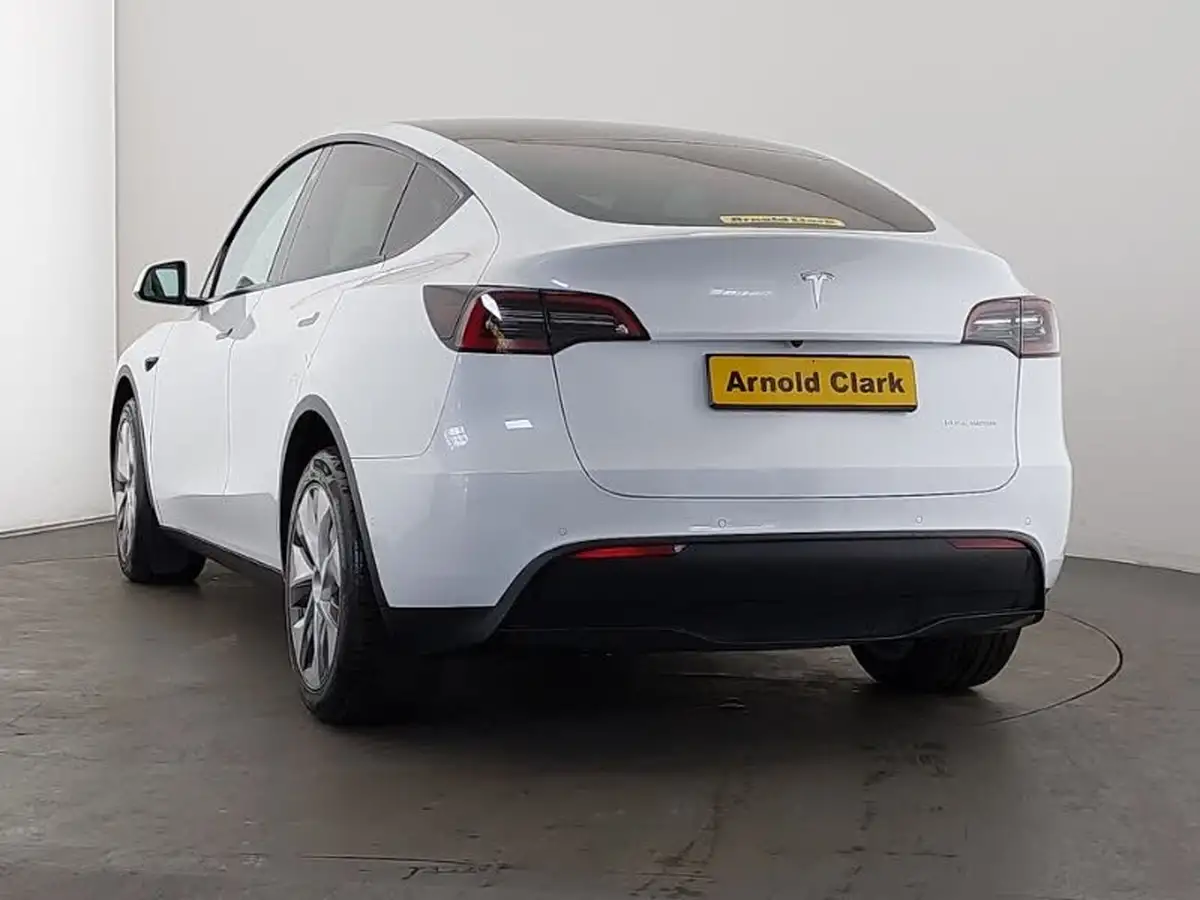 2022-tesla-model-y-e-long-range-big-1