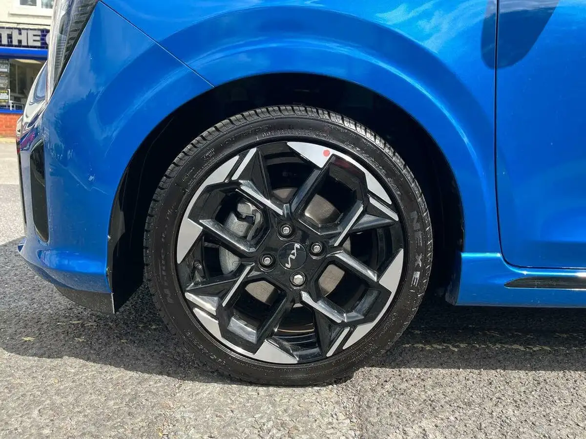 2024-kia-picanto-12-gt-line-s-big-4
