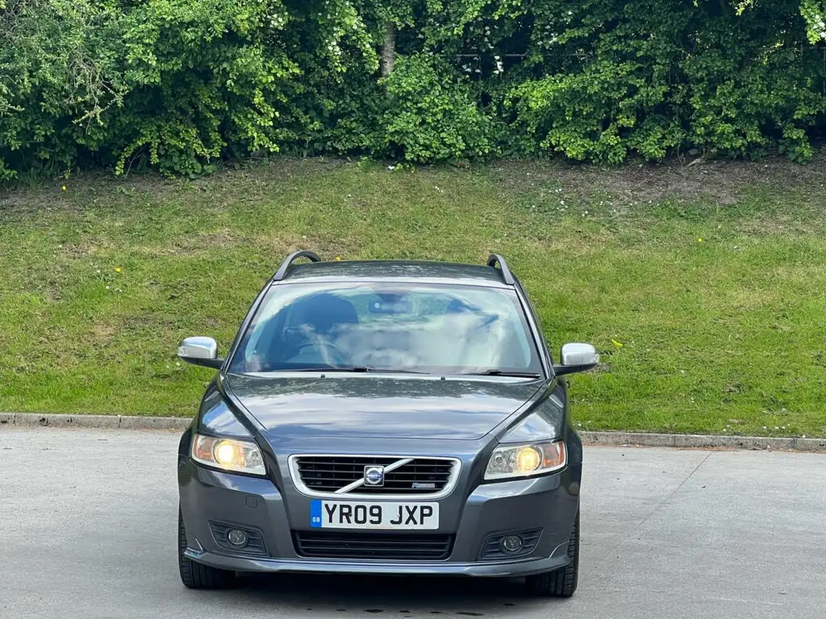 2009-volvo-v50-20td-r-design-sport-big-1