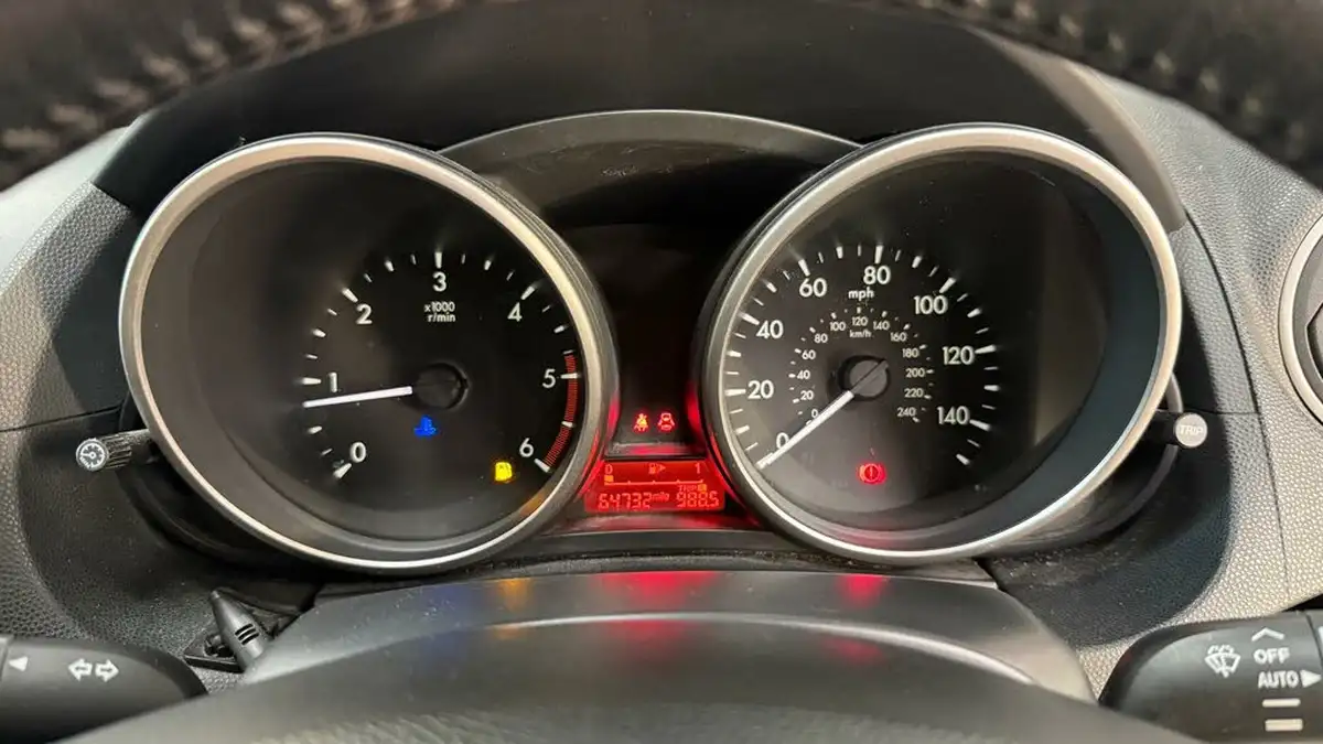 2012-mazda-mazda5-16d-sport-big-24