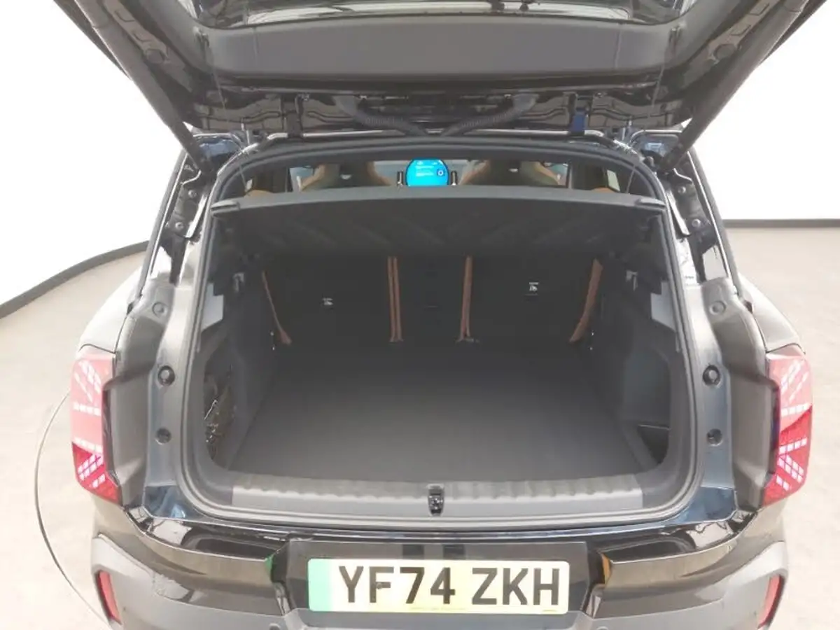2024-mini-countryman-e-cooper-e-exclusive-big-12