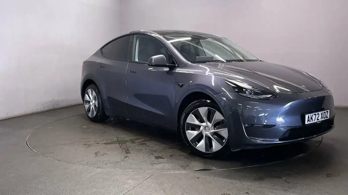 2022-tesla-model-y-e-long-range-big-0