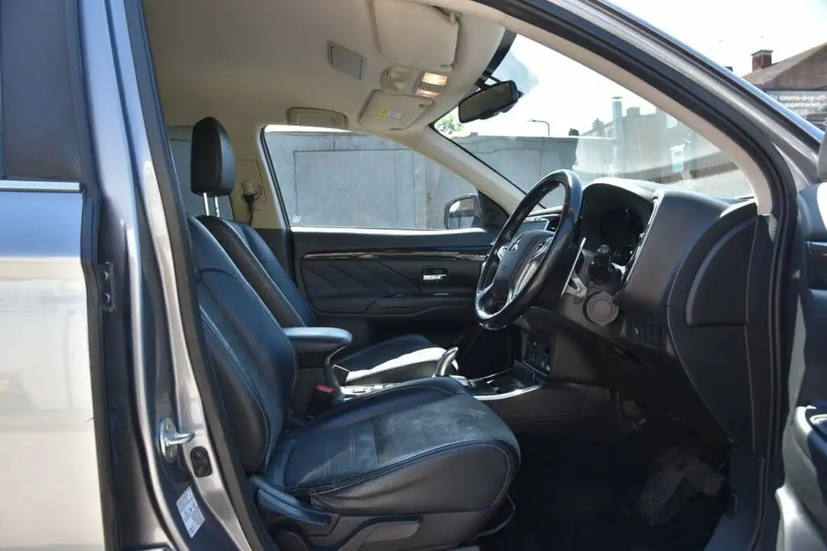 2018-mitsubishi-outlander-20-juro-phev-big-19