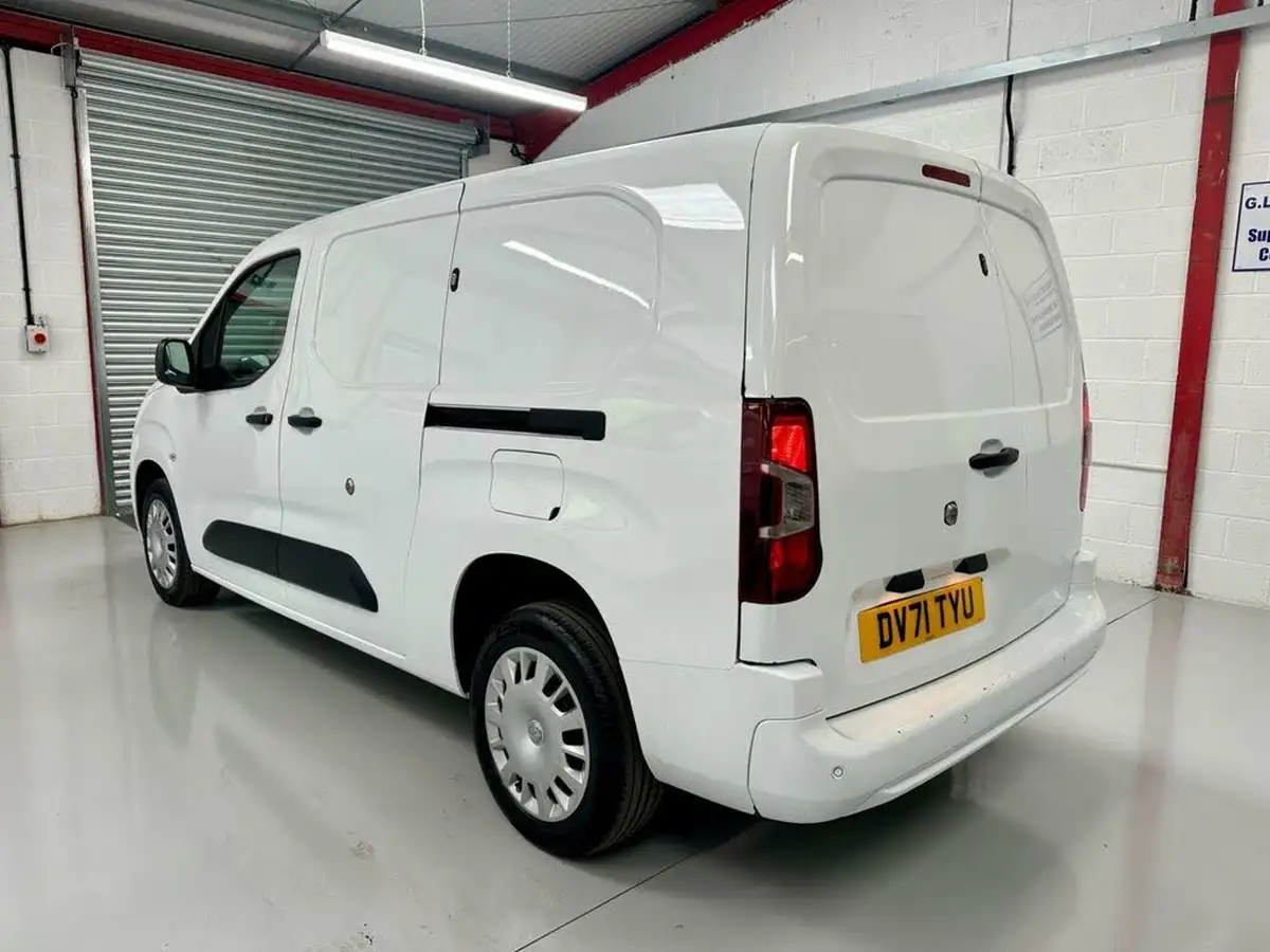 2021-vauxhall-combo-15cdti-sportive-2300-100pseu6dt-l2h1-panel-big-2