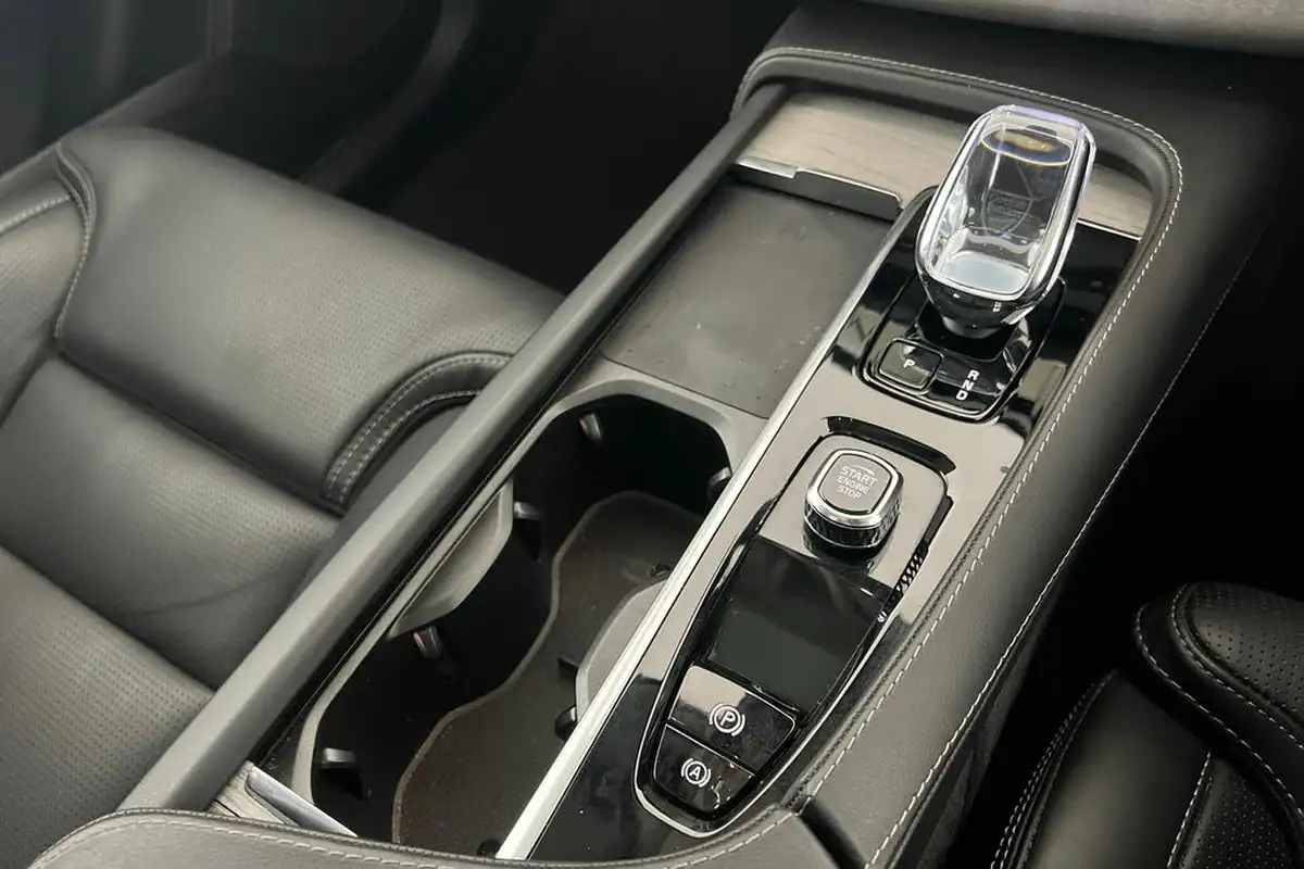 2024-volvo-xc90-20-t8-ultimate-dark-big-12
