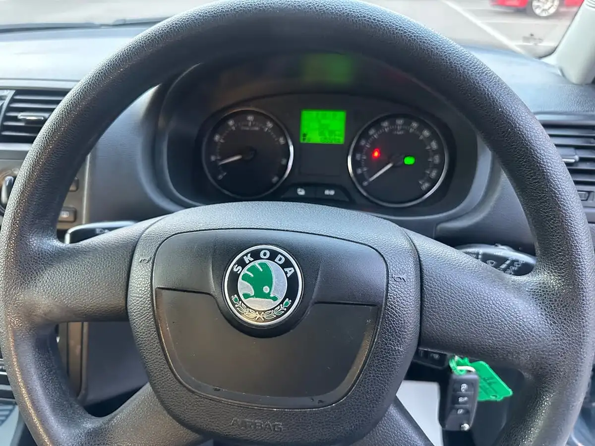 2011-skoda-fabia-12-se-105bhp-hatchback-1197cc-dsg-big-11