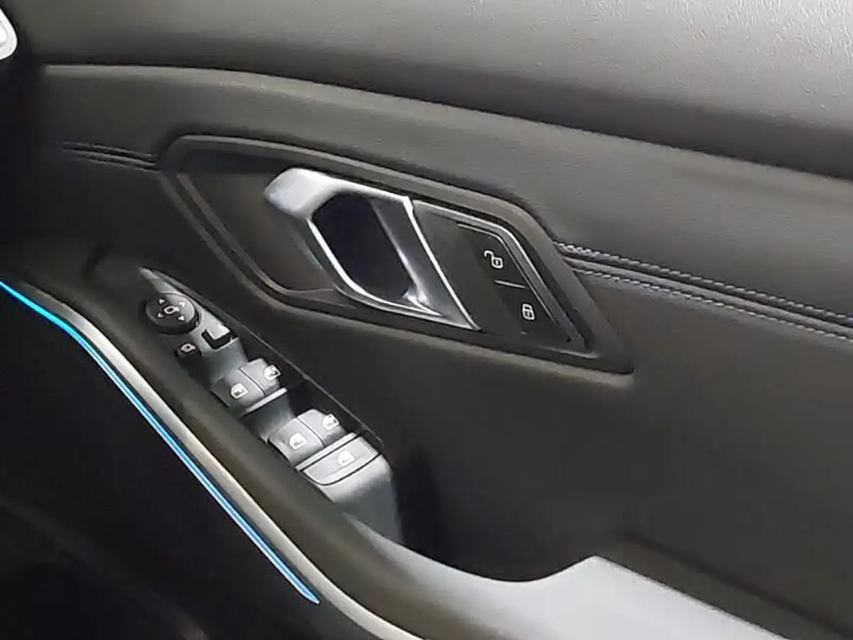 2024-bmw-3-series-20-320i-m-sport-saloon-4d-big-9