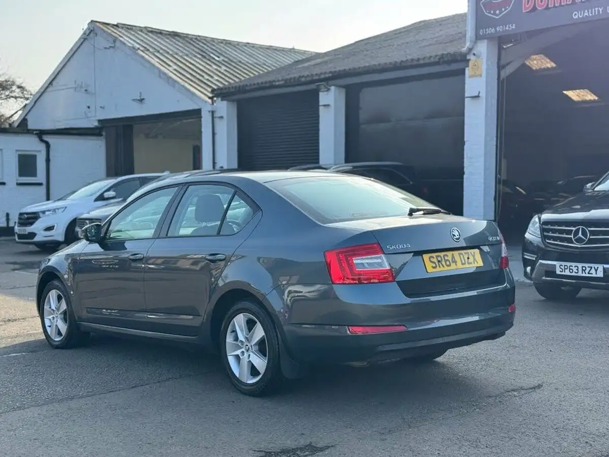 2014-skoda-octavia-20tdi-se-hatchback-big-4