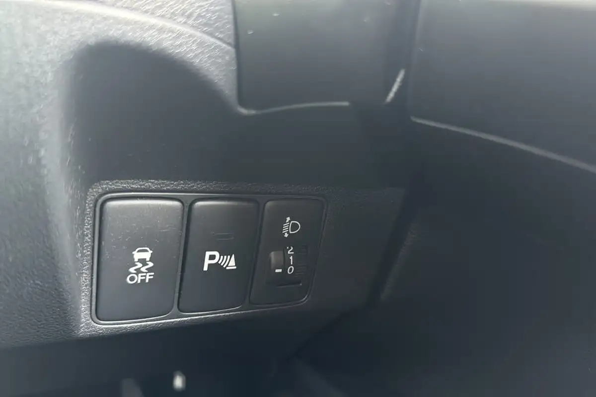 2017-honda-civic-18-i-vtec-se-plus-navi-ss-hatchback-big-37