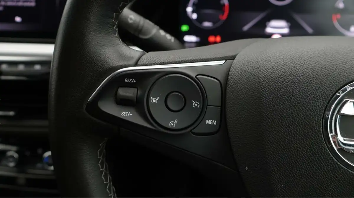 2023-vauxhall-grandland-12-gs-130ps-big-22