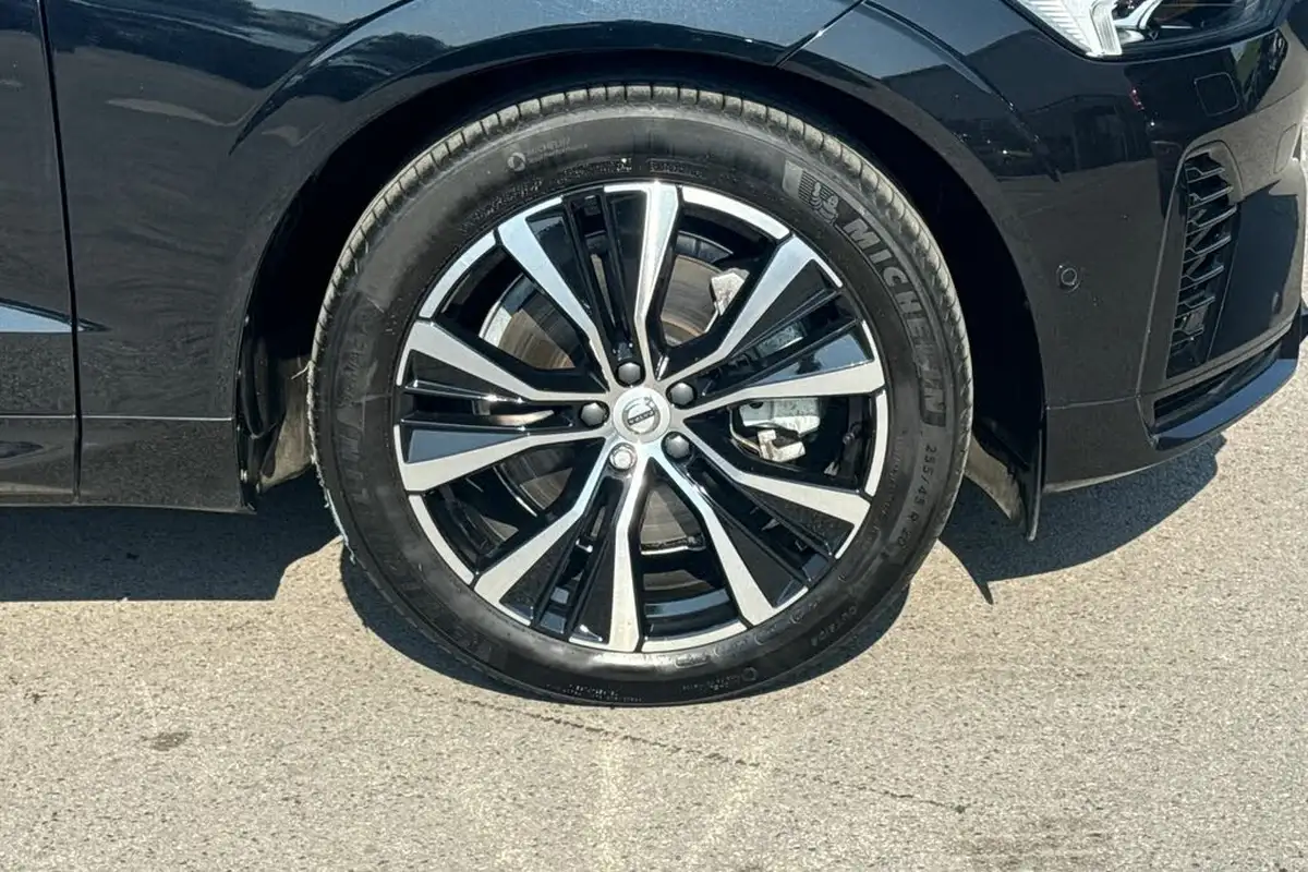 2023-volvo-xc60-20-t8-ultimate-dark-big-4