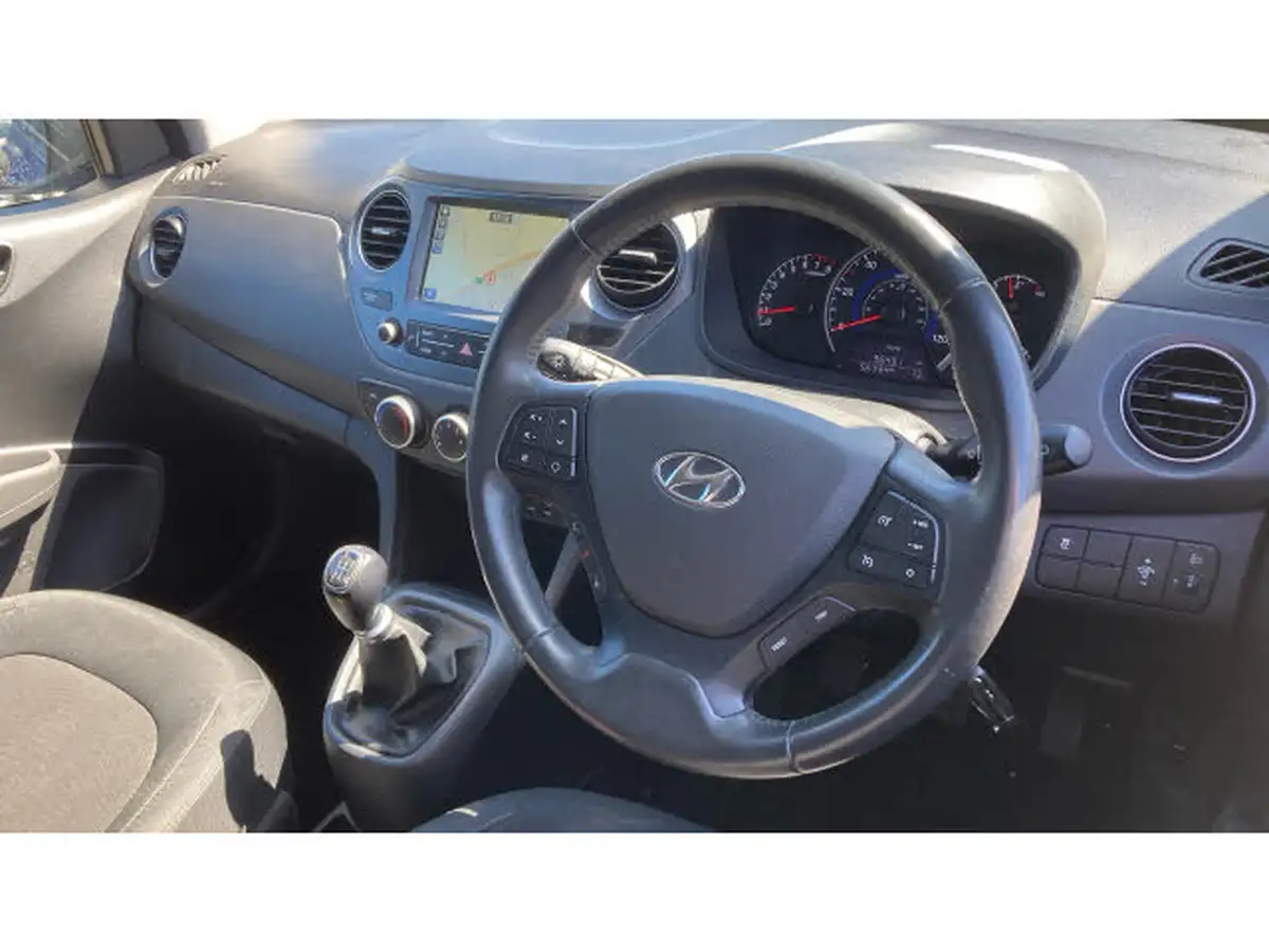 2019-hyundai-i10-10-play-big-10